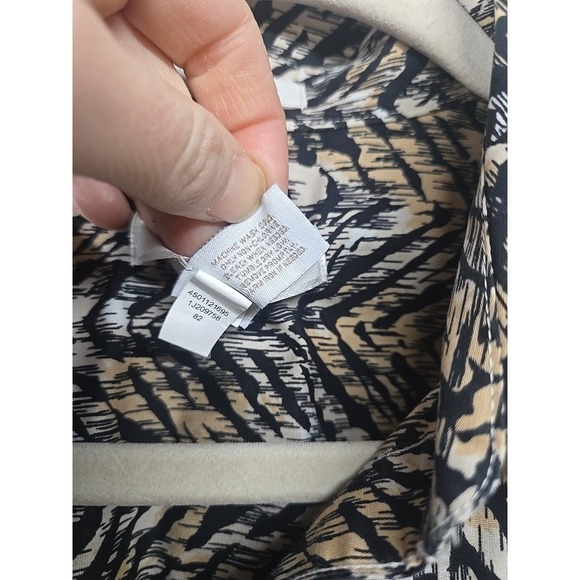 Chico's No Iron Long Sleeve Animal Print Blouse Tunic Sz 2 (12‎ L) Button Up - Picture 3 of 7